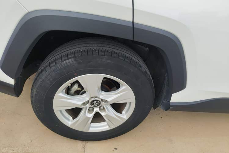 Used Toyota RAV4 2022 2.0L CVT Two-Wheel Drive Urban Edition Right Rear Wheel Hub