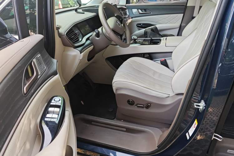 Used Denza D9 2022 DM-i 970 Four-Wheel Drive Flagship Model