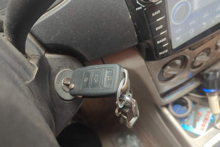 Used CHANGAN Alsvin V3 2012 1.3L Manual Comfort Version China IV Standard
