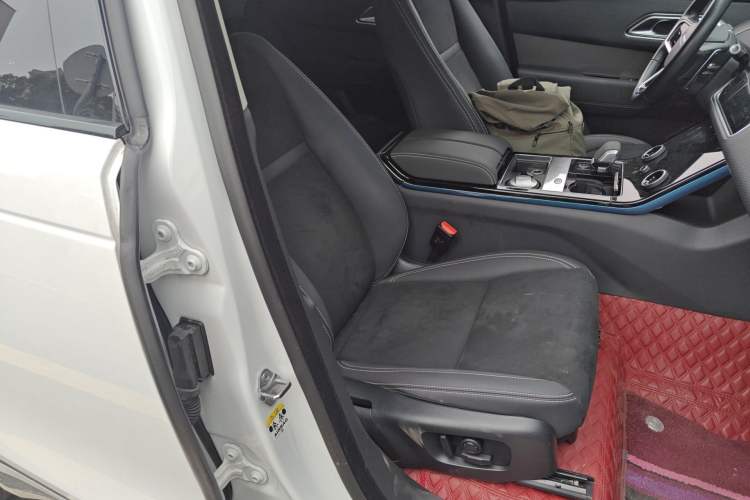 Used Land Rover Range Velar 2022 250 PS Right Front Seat