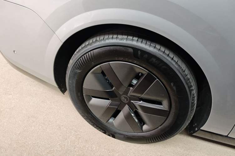 Used Li Auto MEGA 2024 Ultra Model
