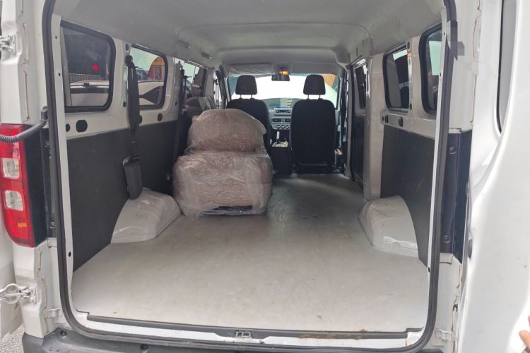 Used Wuling Yangguang 2024 300KM Comfort Version Passenger Van 75kW
