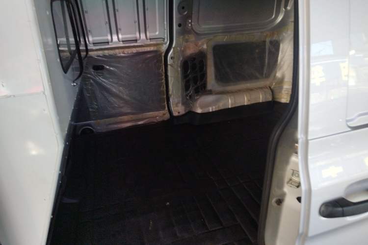 Used Wuling Hongguang V 2022 1.5L Jingqu Edition Enclosed-Window Vehicle with Electric Power Steering LAR