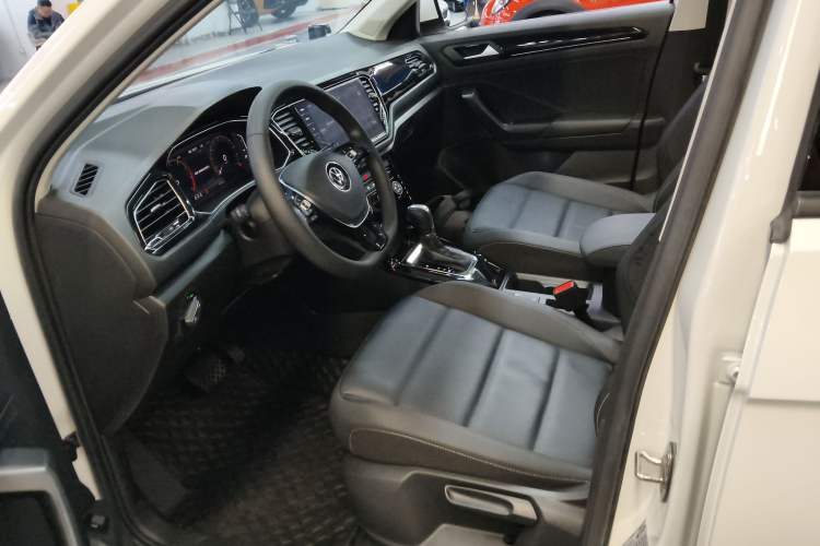 Used Volkswagen T-ROC 2021 280TSI DSG Two-Wheel Drive Comfort Connect Edition Left Front Seat