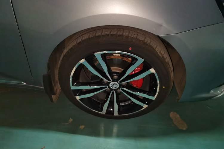 Used MG 6 2017 20T Automatic Trophy Prestige Internet Edition China V Standard Right Front Wheel Hub