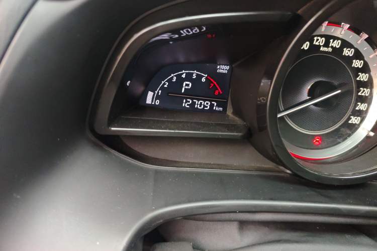 Used Mazda Mazda 3 Axela 2016 Sedan 1.5L Automatic Luxury Model
