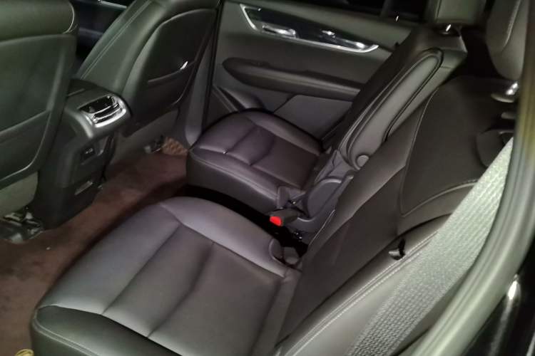 Used Cadillac XT6 2021 2.0T 6-Seater Two-Wheel Drive Luxury Version Left Rear Seat