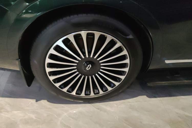 Used Hima AITO M9 2024 Range-Extended Ultra Version 52 kWh 6-Seater Model Right Rear Wheel Hub