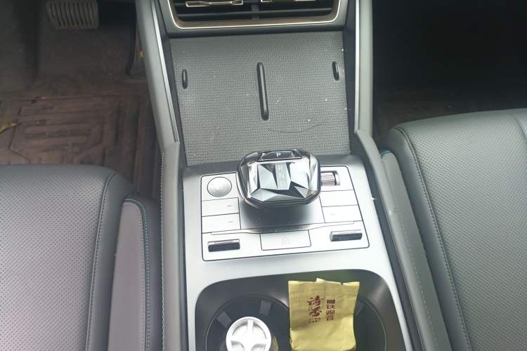 Used BYD Qin L 2024 DM-i 80KM Beyond Model Gear Lever