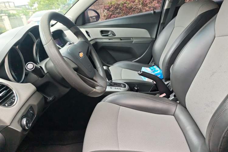 Used Chevrolet Cruze 2013 1.6L SE AT Left Front Seat