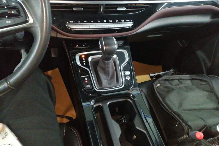 Used GAC Trumpchi M6 2023 PRO 270T DCT Luxury Edition Gear Lever