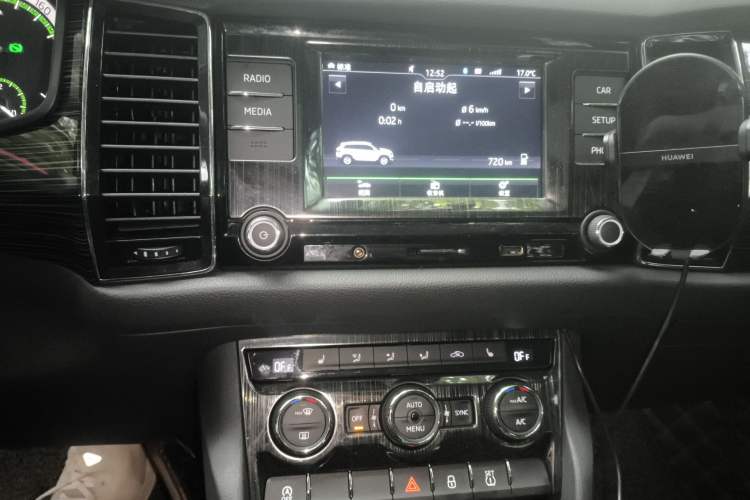 Used Skoda Kodiaq 2017 TSI330 7-Seater Two-Wheel-Drive Luxury Edition Audio And AC Panel