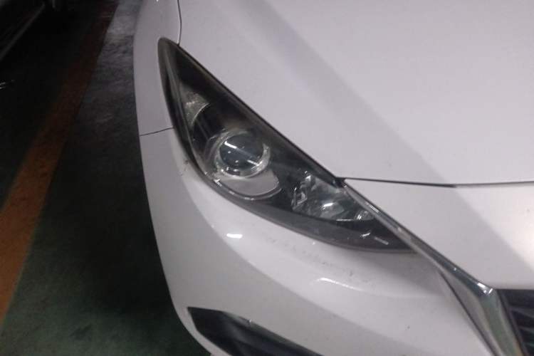 Used Mazda 3 Axela 2014 Sedan 1.5L Automatic Comfort Model
