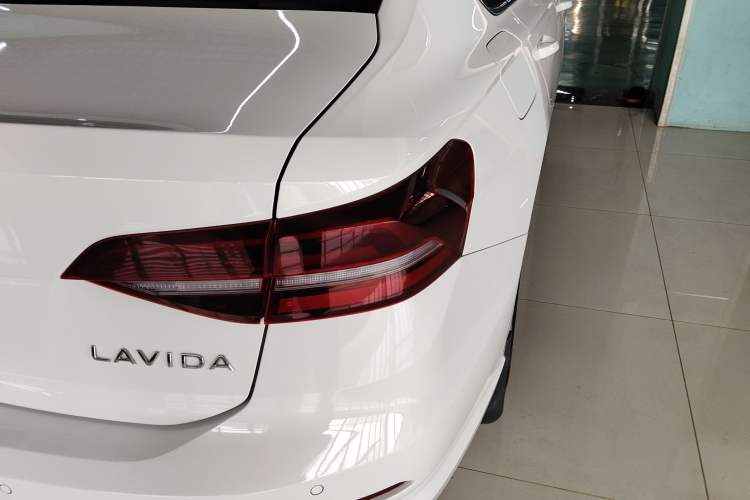 Used Volkswagen Lavida 2021 1.5L Automatic Comfort Edition Exterior 3