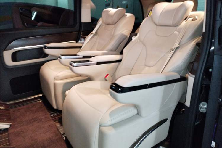 Used Mercedes-Benz V-Class 2021 V 260 Avantgarde Edition Left Rear Seat