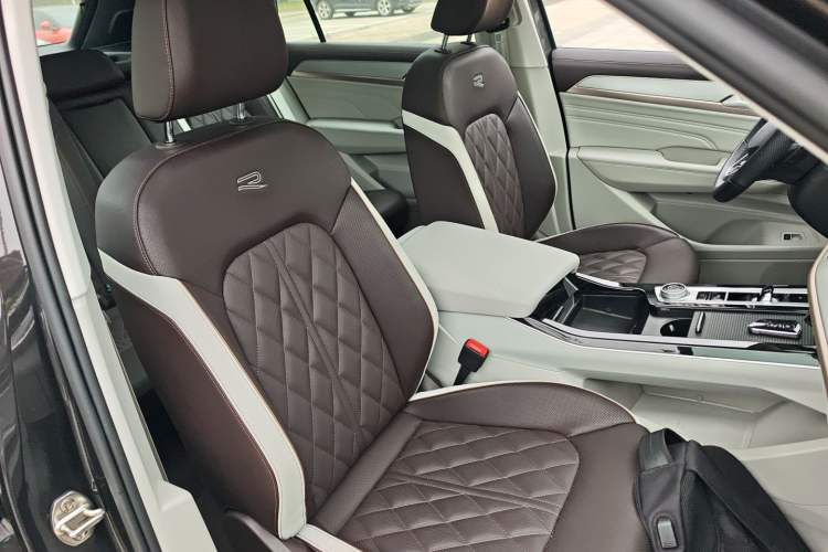 Used Volkswagen Tavendor 2023 380TSI Four-Wheel Drive R-Line Cruise Edition