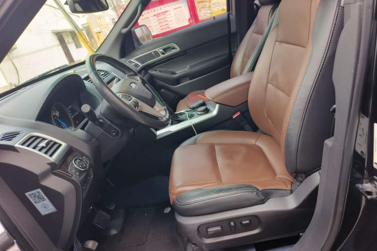 Used Ford Explorer 2013 3.5L Deluxe Model
