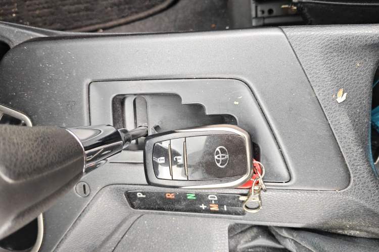 Used Toyota RAV4 2019 2.0L CVT Two-Wheel Drive Fashion X Limited Edition China VI Standard
