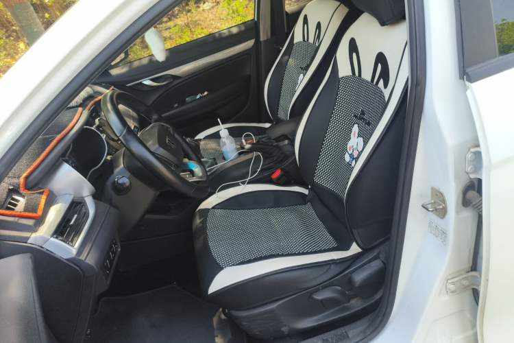 Used Geely Auto Emgrand 2019 Leading Edition 1.5L Manual Fashion Model China V Standard
