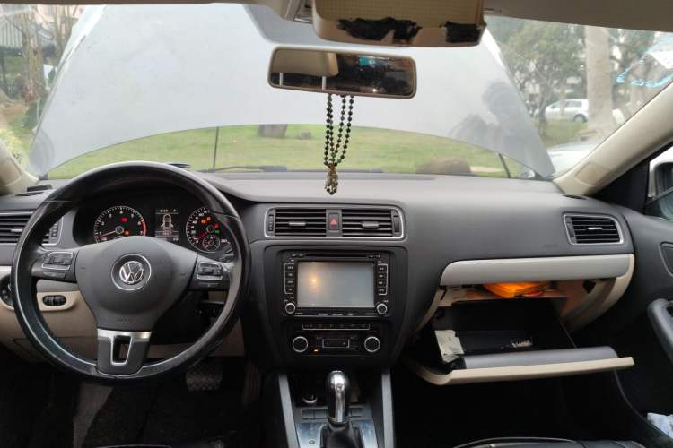 Used Volkswagen Sagitar 2012 1.4TSI Automatic Luxury Edition
