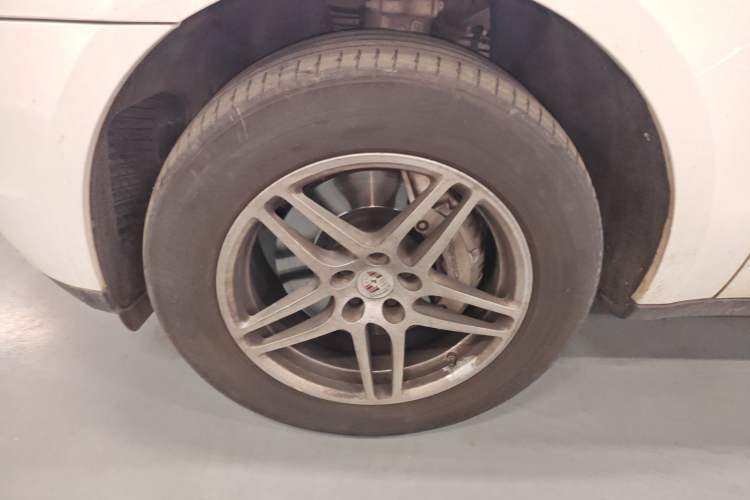 Used Porsche Macan 2017 Macan S 3.0T Left Front Wheel Hub