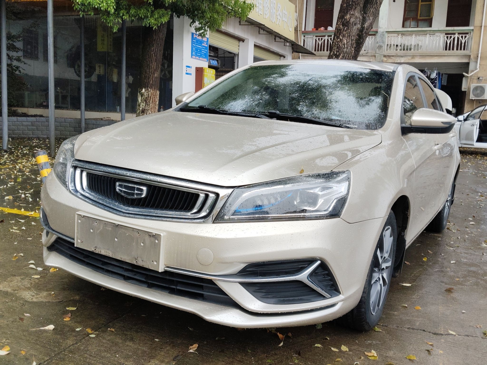 Под передней частью автомобиля