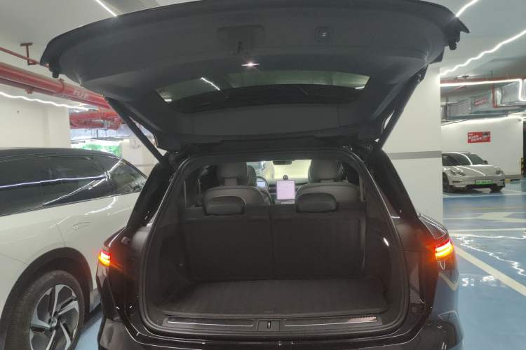 Used Nio ES8 2024 75 kWh Trunk