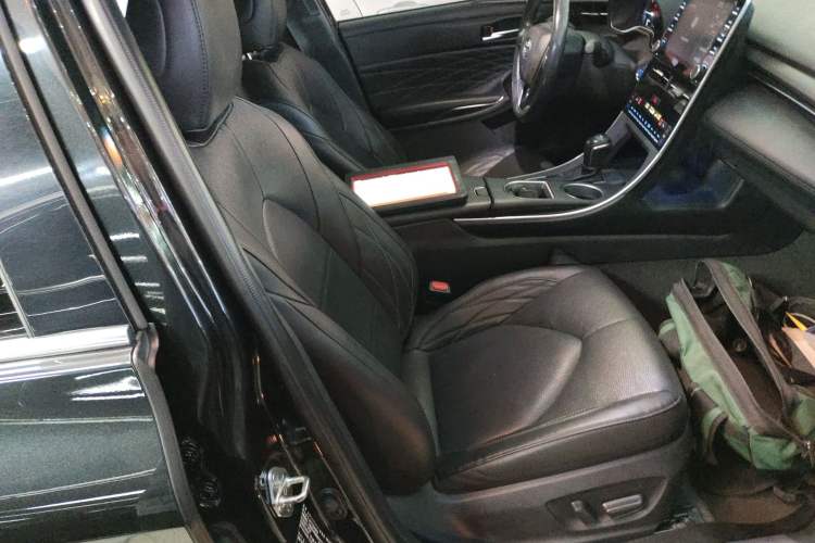 Used Toyota Avalon 2019 Dual-Engine 2.5L XLE Prestige Version China VI Standard