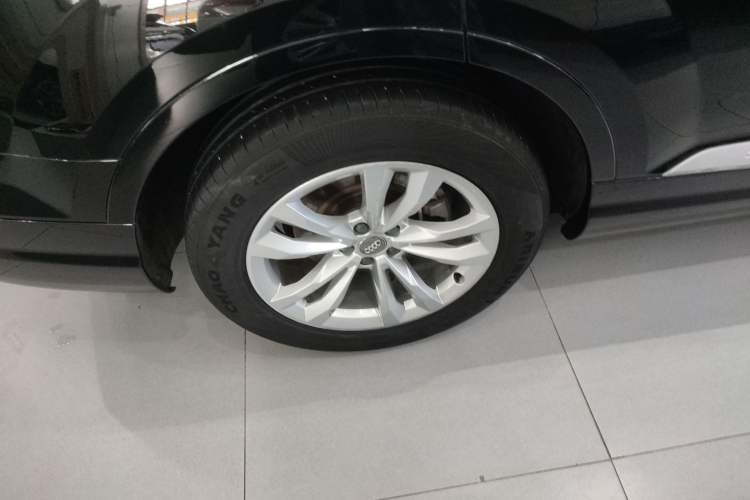 Used Audi Q7 2018 40 TFSI Comfort Model Right Rear Wheel Hub