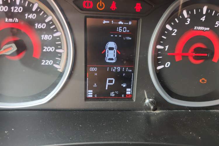 Used Soueast DX3 2016 1.5T CVT Prestige Edition Odometer Close Up