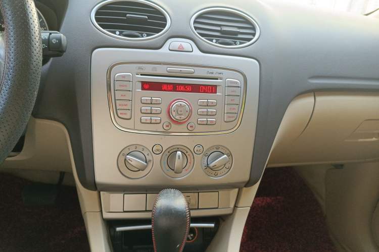 Used Ford Focus 2011 Hatchback 1.8L Automatic Fashion Edition
