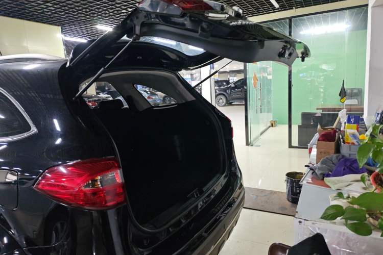 Used JMC Yusheng S350 2016 2.0T Automatic Two-Wheel Drive Gasoline Luxury Version with Sunroof 5 Seats Trunk