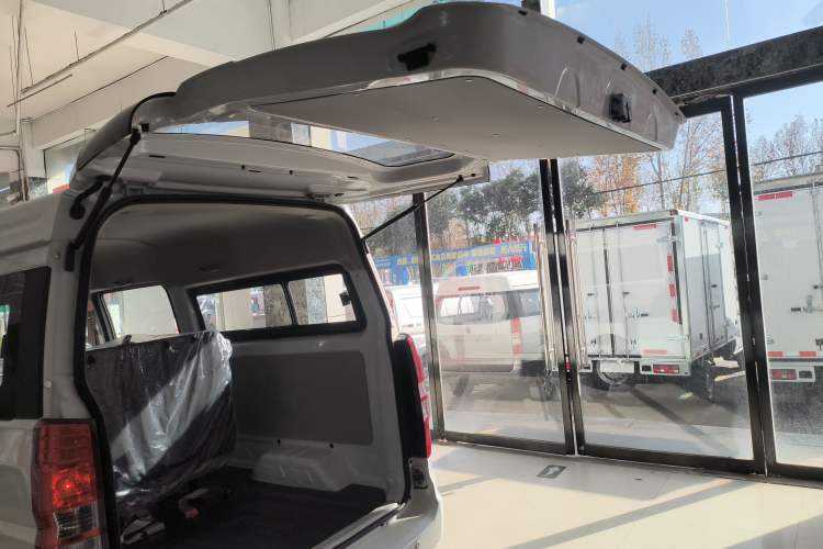 Used SRM Haoyun 2025 Launch Edition Farady 42.3 kWh 305 km 6 seats
