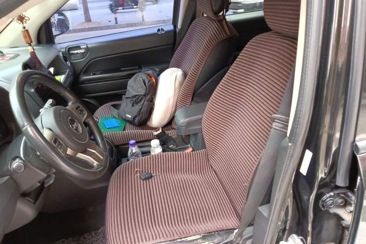 Used Jeep Compass 2011 2.0L two-wheel drive sport version
