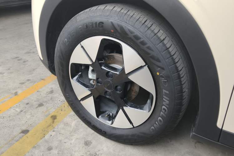 Used Geely Galaxy Geome 2025 UP 410km Exploration+ Edition Exterior 4