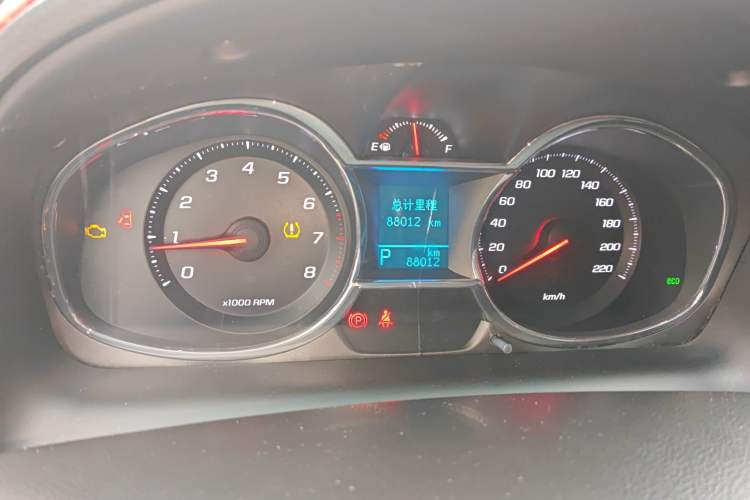 Used Chevrolet Captiva 2017 2.4L Two-Wheel Drive Luxury Edition 7 Seats Odometer Close Up