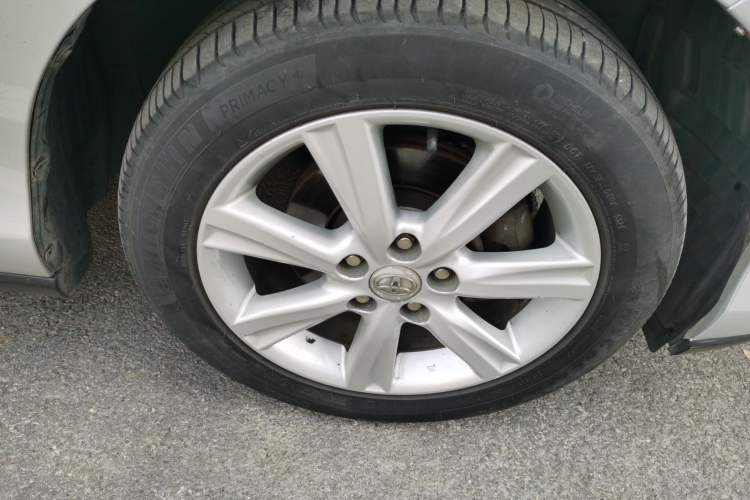 Used Toyota Previa 2012 2.4L 7-Seater Standard Edition Right Front Wheel Hub