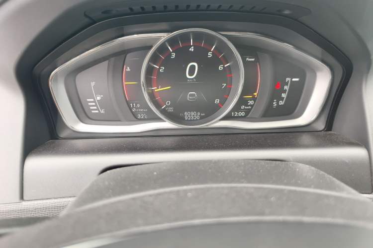 Used Volvo XC60 2017 T5 AWD Smart Upgrade Edition Odometer Close Up