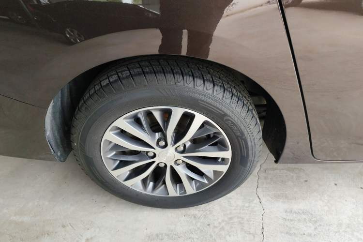 Used Buick GL8 2021 ES Land Cruiser 653T Luxury Edition Right Rear Wheel Hub