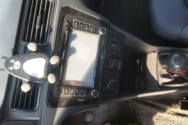 Used Volkswagen Santana 2015 1.6L Manual Fashion Edition