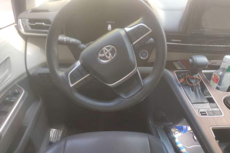 Used Toyota SIENNA 2023 2.5L Hybrid Comfort Edition Steering Wheel