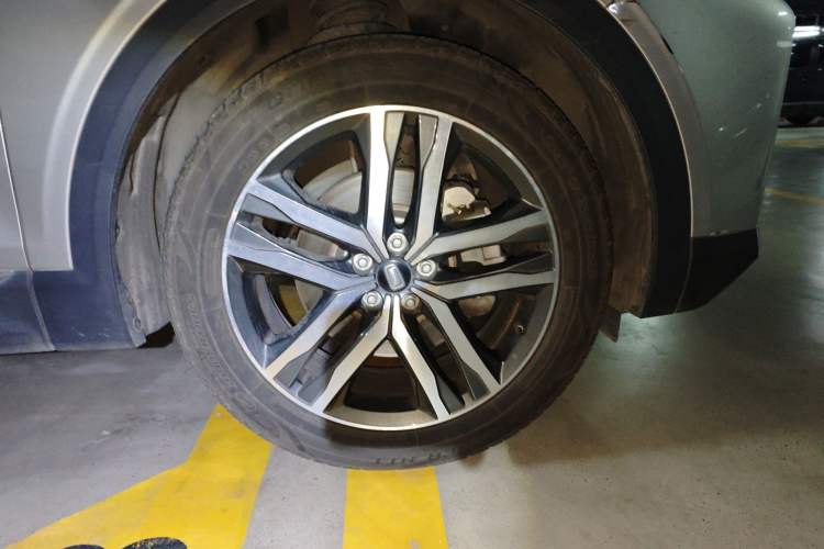 Used Bestune T99 2020 20TD Automatic Premium Edition Right Front Wheel Hub
