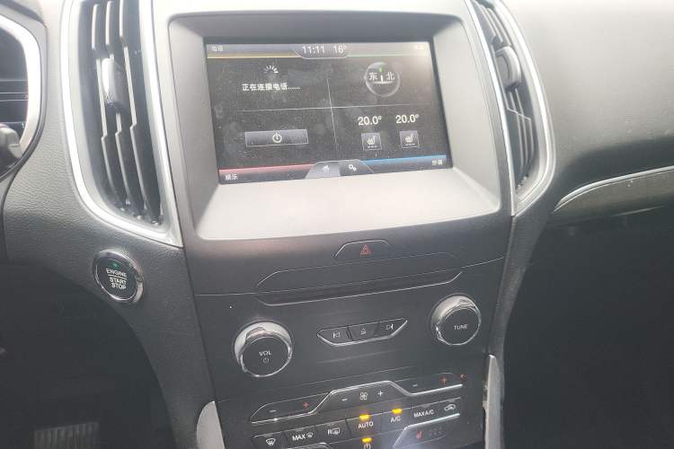 Used Ford Edge 2015 2.0T GTDi Two-Wheel-Drive High-Line Version
