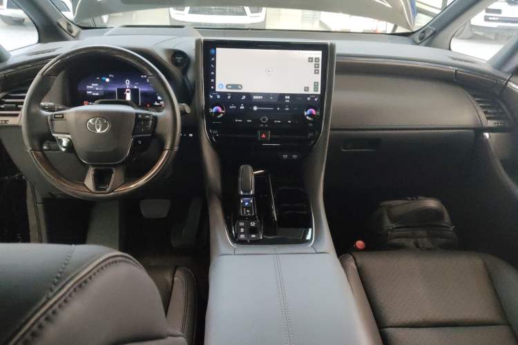 Used Toyota Alphard 2024 Dual-Engine 2.5L Deluxe Edition
