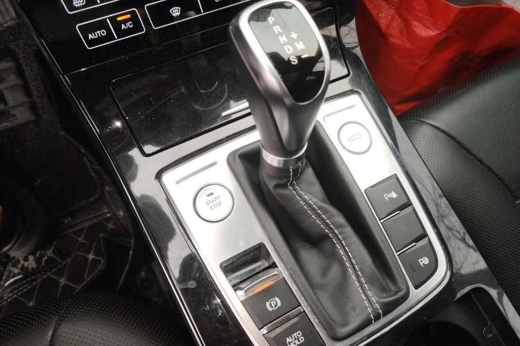 Used Hongqi H5 2018 30TD Smart Connect Dynamic Edition
