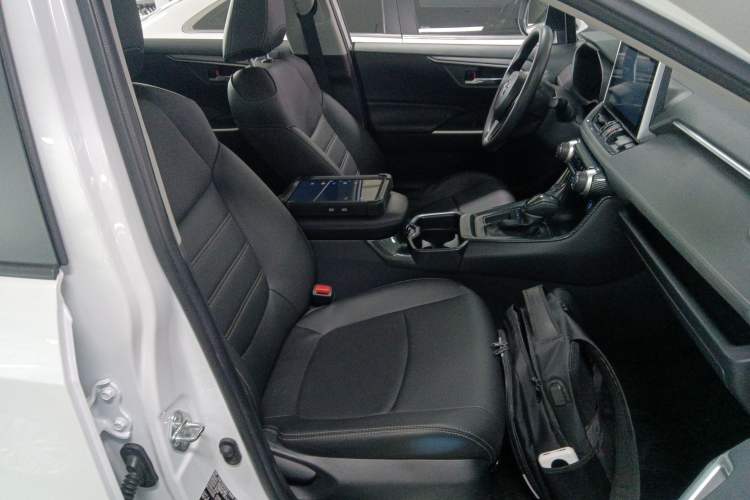 Used Toyota RAV4 2021 2.0L CVT Two-Wheel Drive Fashion Edition
