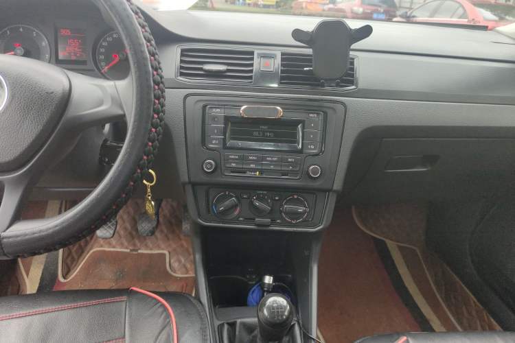 Used Volkswagen Santana 2016 1.4L Manual Fashion Edition Audio And AC Panel