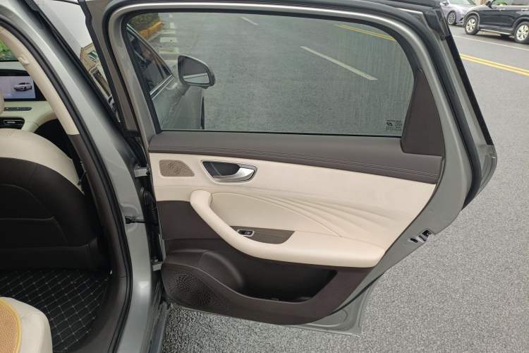 Used Roewe D7 2023 DMH 125km Excellence Edition