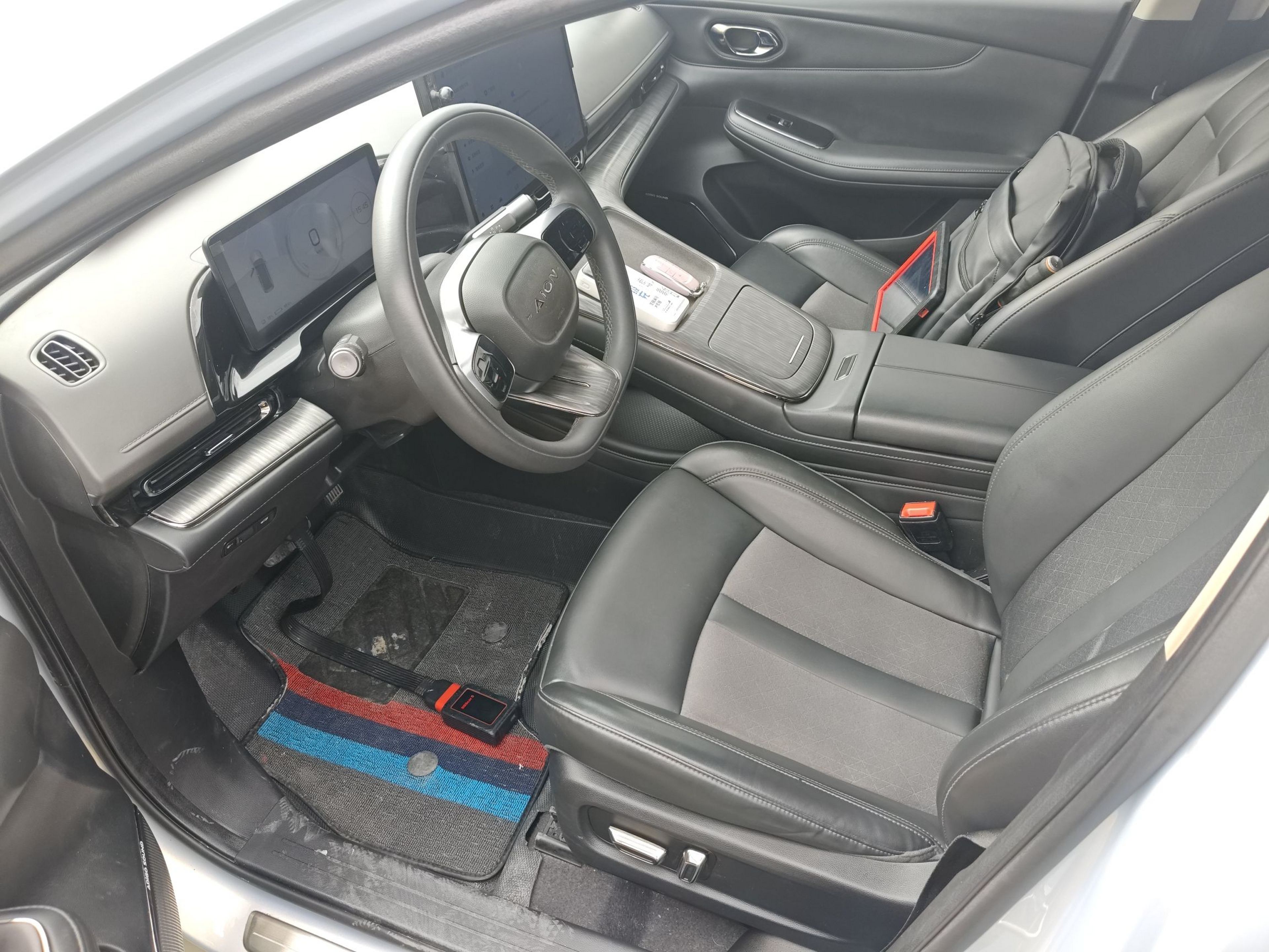 Переднее сиденье в автомобиле