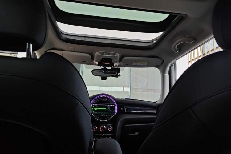 Used MINI MINI 2019 1.5T COOPER Artist
